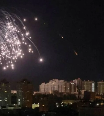 Reuters показало фото нічної роботи ППО в Києві. Повітряні сили відреагували