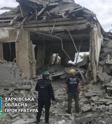 Последствия удара авиабомбой по Купянску: фото прокуратуры
