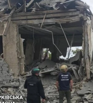 Последствия вражеского удара управляемой авиабомбой по Купянску. ФОТОрепортаж