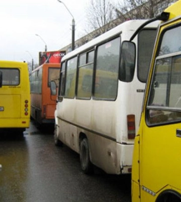 В управлінні транспорту повідомили, які автобуси у Черкасах виходять на маршрути нелегально
