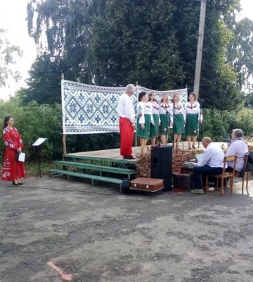 У селі у Рівненському районі місцеві мешканці організували ярмарку на підтримку ЗСУ