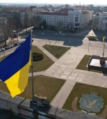 Загарбники обстріляли Херсон, поранена жінка