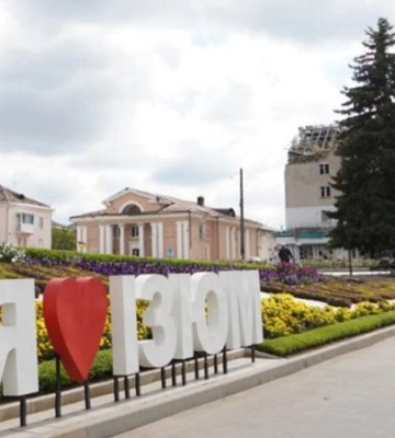 В Ізюмі в річницю деокупації згадують загиблих: емоційні фото з урочистих подій