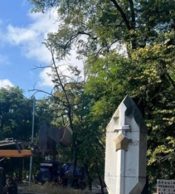 У Черкасах демонтували “пам’ятник чекістам”