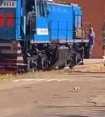 У порту захопленого ЗС РФ Маріуполя запустили тепловози — Андрющенко