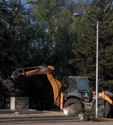 У Черкасах демонтували “пам’ятник чекістам”
