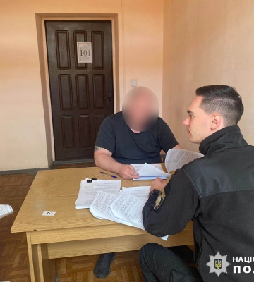 У Харкові затримали завідувача кладовища, який вимагав $2000 за місце для поховання 