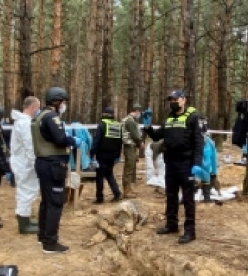 В Ізюмі не вдалося ідентифікувати 57 жертв із масового поховання, – прокуратура