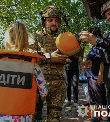 З Нью-Йорка евакуювали трьох дітей та матір на підконтрольну частину України