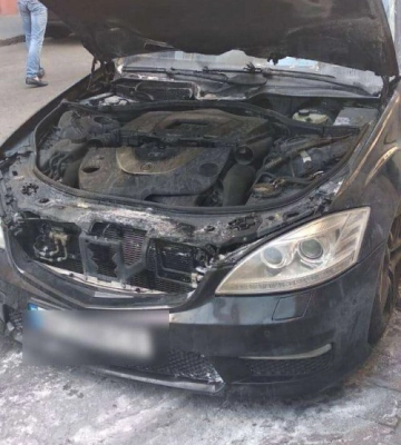 Експожежник з Дніпропетровської області на замовлення палив елітні автомобілі в Одесі (ФОТО)