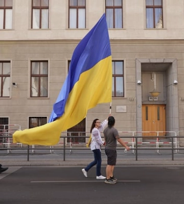 Скільки українців перекидають відповідальність за корупцію в уряді на президента – опитування