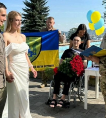 За свідка взяв побратима, що проходить реабілітацію в центрі НЕЗЛАМНІ: військовий одружився у лікарні Львова