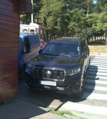 Топ-5 автохамів тижня: у Дніпрі за неправильне паркування евакуювали понад 100 автівок