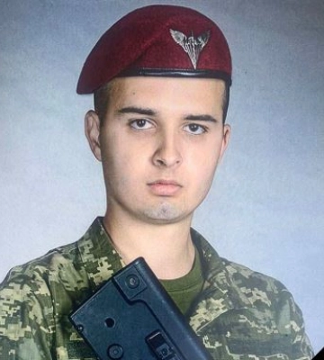 На щиті в рідне село повертається 23-річний захисник з Львівщини Роман Чорний