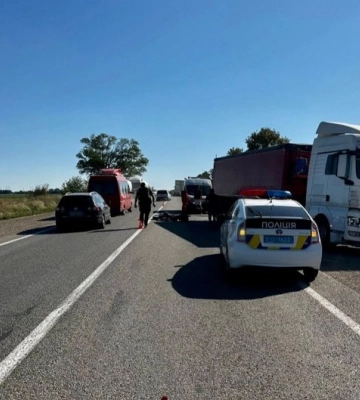 У ДТП на Одещині розбився легковик: водій загинув, двоє пасажирів у лікарні