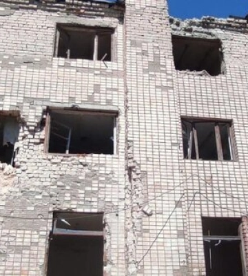 Доба на Херсонщині: ворог поцілив у житлові квартали, об’єкт критичної інфраструктури, адмінбудівлю та амбулаторію, 6 людей&amp;hellip;