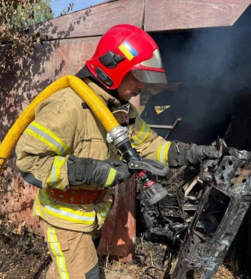 У Дубні пожежники врятували від знищення вогнем гаражний кооператив