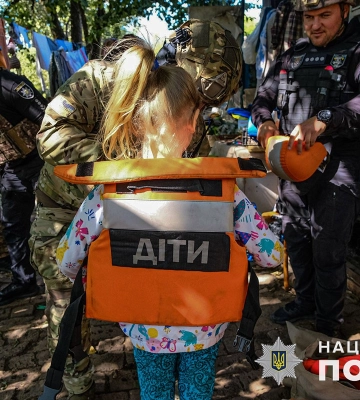 З-під обстрілів у Нью-Йорку «Білі янголи» вивезли матір з трьома дітьми