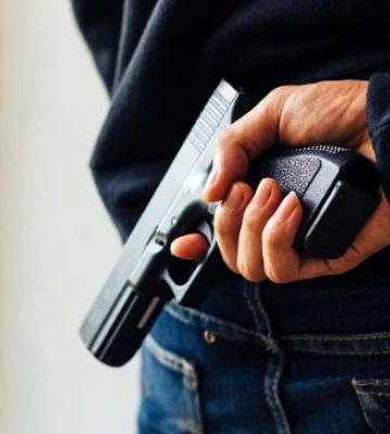 Погрожували пістолетом та відібрали 2000 євро: трьох волинян судитимуть за розбій