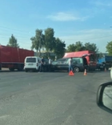 Через аварію на Дубнівському перехресті утворився затор