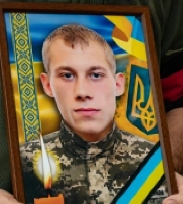 В Ужгороді попрощалися із загиблим Віталієм Лошаком