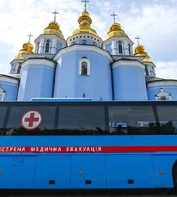 Епіфаній освятив автобуси для евакуації поранених, які придбали волиняни 