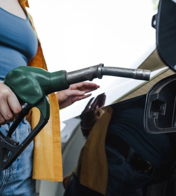 Третина заправок в Україні торгує неякісним бензином, - дослідження