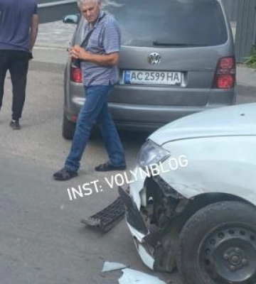 У Луцьку на Ковельській – аварія за участю таксі