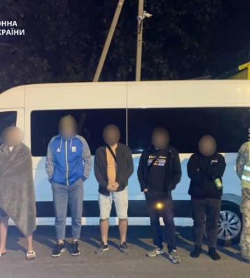 П&#039;ять тисяч євро за &quot;квиток&quot; до Румунії: на кордоні затримали чоловіків, які тікали від мобілізації