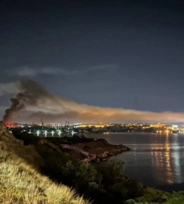 Взрывы в Крыму: появились спутниковые снимки Севастопольского морского завода 