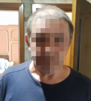У Києві чоловік через ревнощі вдарив ножем у живіт дружину і сам викликав швидку