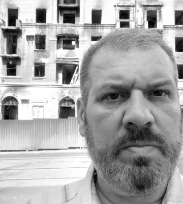 «Режик-нацик». Історія режисера, що пережив облогу Маріуполя, донецькі в’язниці та повернувся в Україну. Частина 3. СІЗО