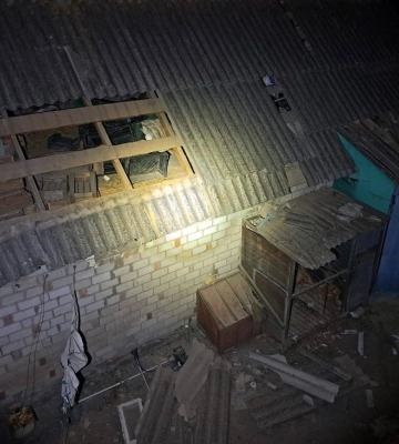 На Дніпропетровщині уламки збитого безпілотника впали на будинок