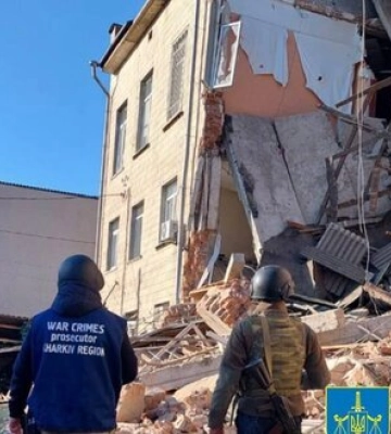 Наслідки обстрілів Харківщини рашистами: Пошкоджено адмінбудівлі, будинки та авто. ФОТОрепортаж