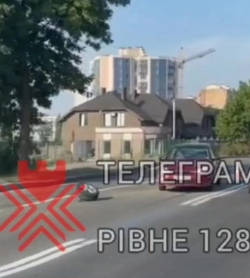 Відірвало колесо! У Рівному - ДТП (ВІДЕО)