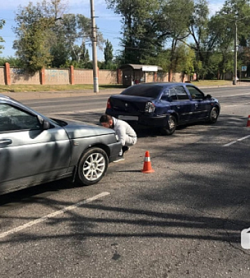 В Кривом Роге столкнулись два автомобиля