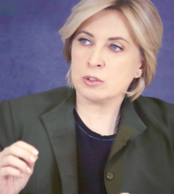 Їдуть за кордон та повертаються на ТОТ: Верещук розповіла чим та як банки тиснуть на українців