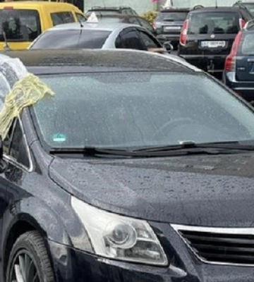 У Луцьку «кульочками» рятували автівку від потопу 