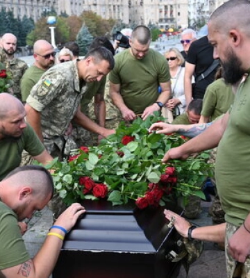 Із захисником України Сергієм Ярмоленком (Зимою) попрощалися на Майдані. ВІДЕО+ФОТОрепортаж