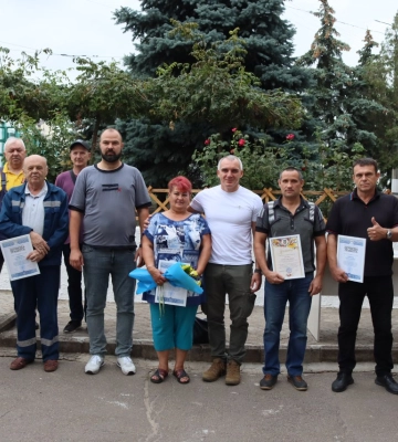Мер Миколаєва вручив нагороди кращим працівникам комунальних підприємств міста
