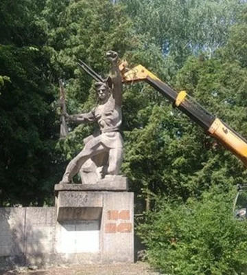 На Львівщині демонтували 74% радянських пам&#039;ятників. Де було найбільше