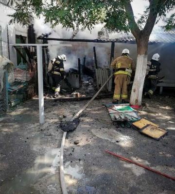 У Білгороді-Дністровському рятувальники гасили пожежу на території лікарні 
