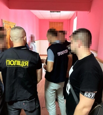 У Рівному за підозрою в отриманні хабаря затримали представника приймальної комісії