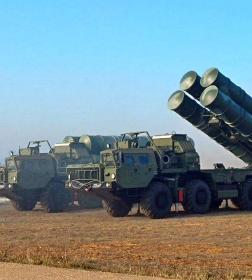 Уничтожение С-400 &quot;Триумф&quot; в Крыму: в сети показали спутниковые снимки места удара 