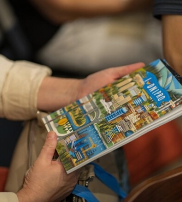 У Дніпрі презентували англомовну книгу, в якій розповідається про місто в минулому і зараз