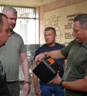 «Мавік» і 20 зарядних станцій: волинським воїнам передали допомогу