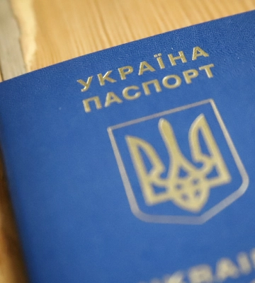 В Днепропетровской области 16-летней девушке отказались выдавать паспорт