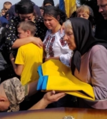 У Корці в останню дорогу провели військовослужбовця