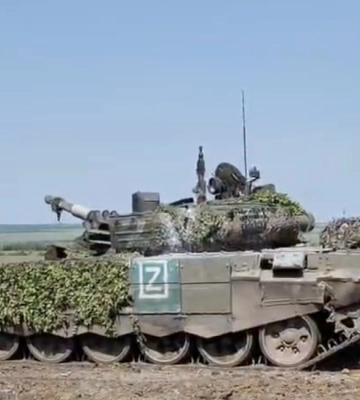 Не помог даже мангал: на Донбассе FPV-дрон разделался с вражеским танком Т-72Б3 (видео)