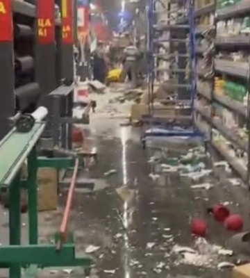 Появилось видео первых минут после атаки ТЦ в Никополе